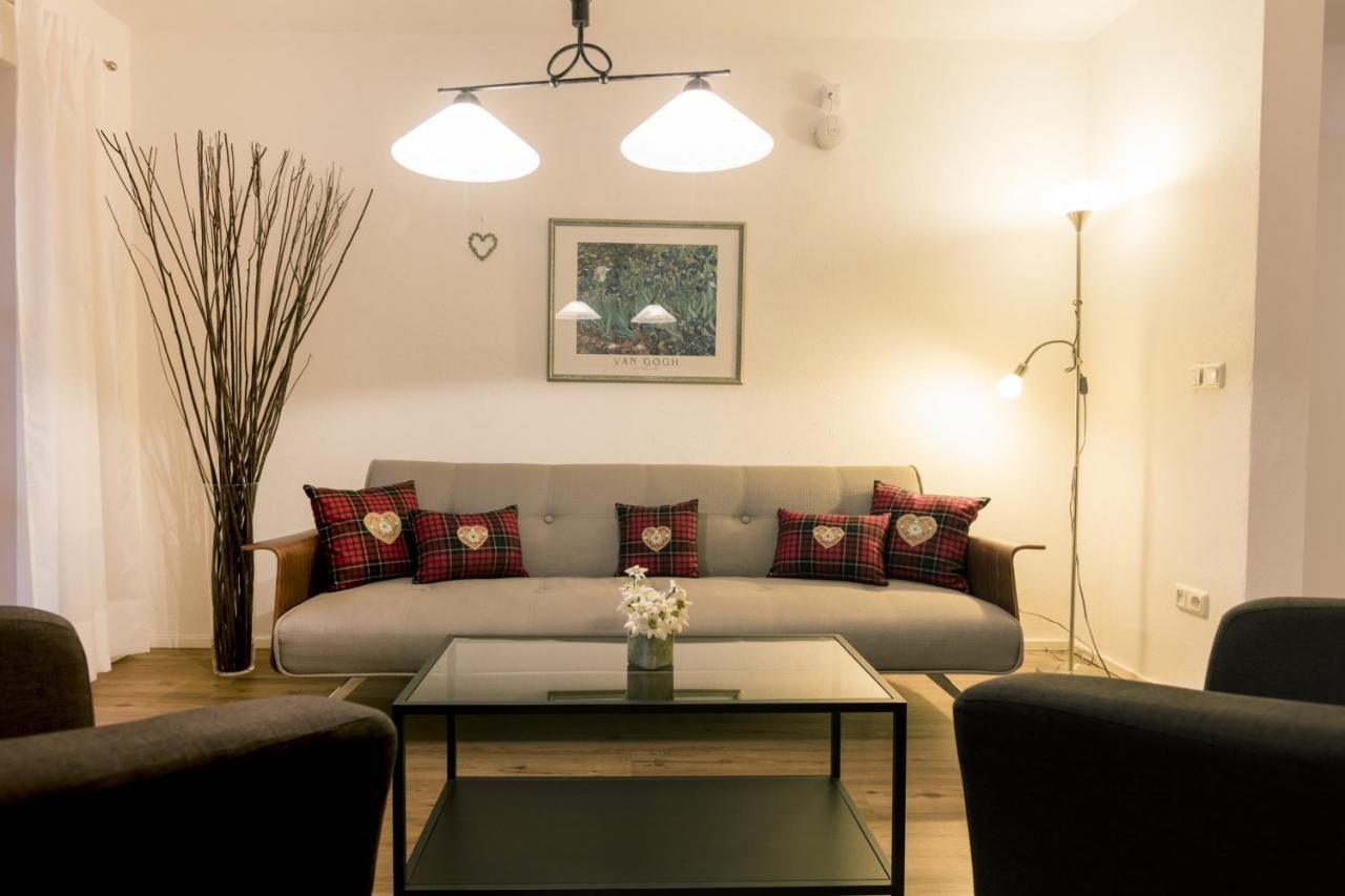 Haus Sonnenblick - Wohnung A Гармиш-Партенкирхен Екстериор снимка